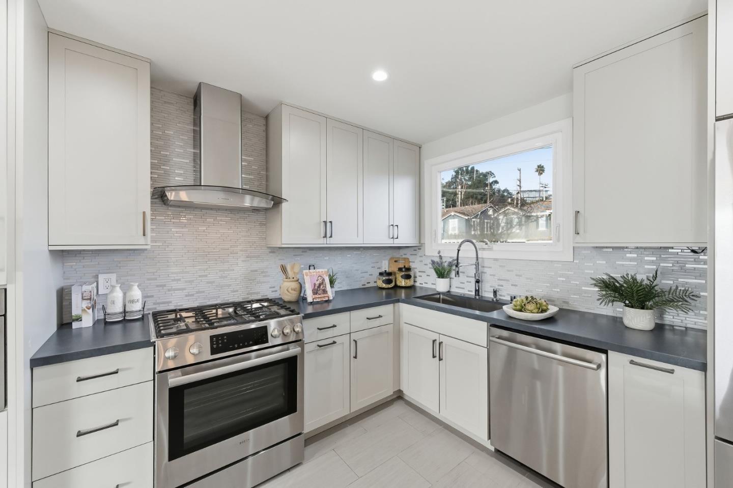 583 Hawthorne Avenue