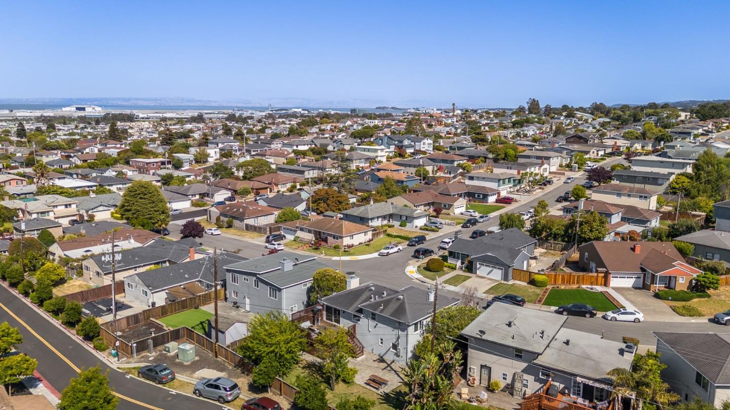 583 Hawthorne Avenue