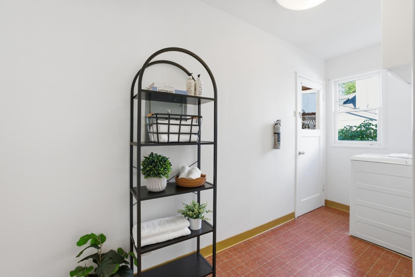 291 West 39th Avenue