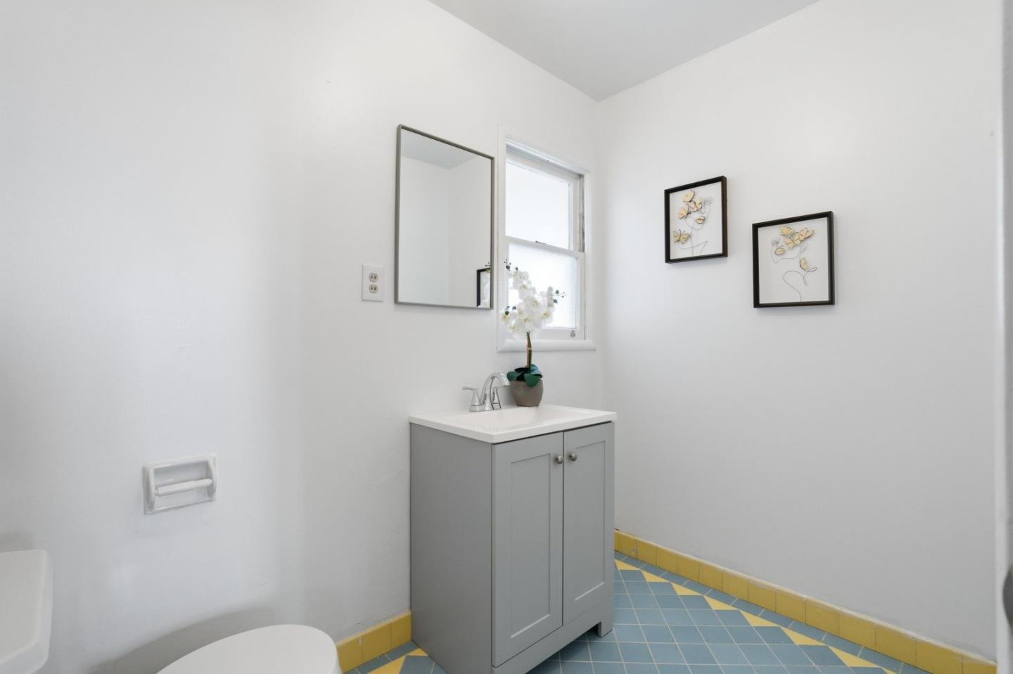 291 West 39th Avenue