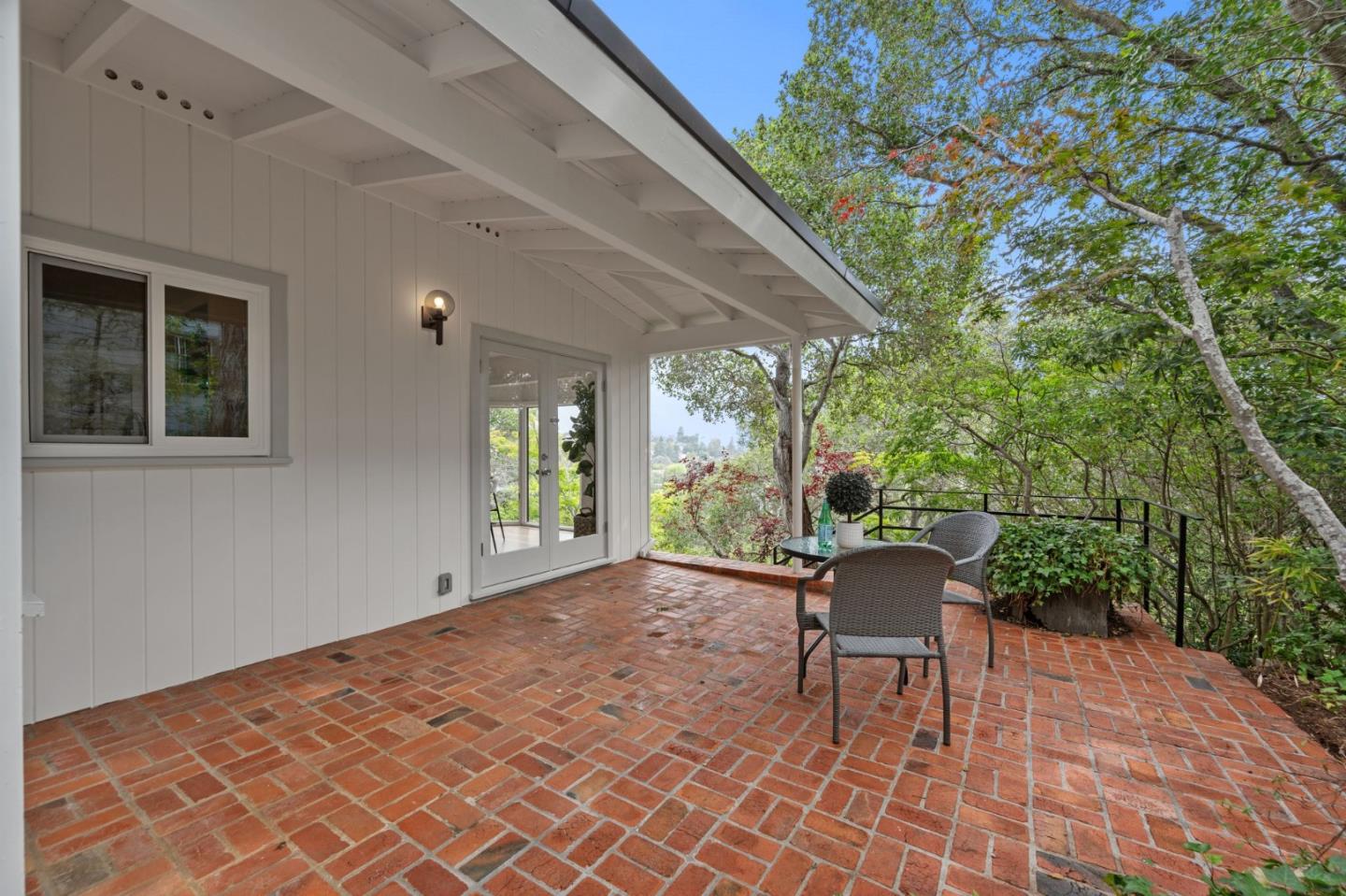 2215 Coronet Boulevard