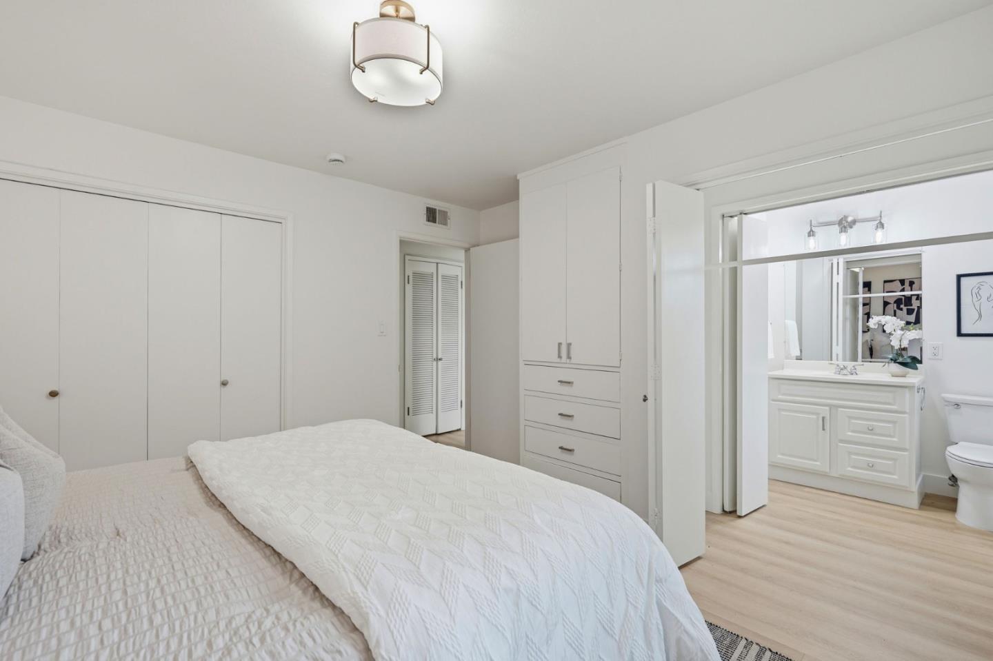 1409 Oxford Street 5