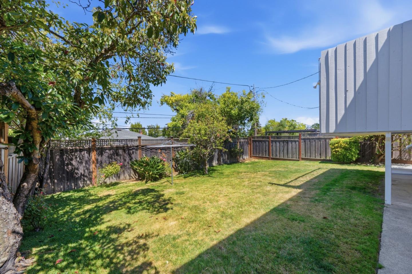 523 Iowa DR