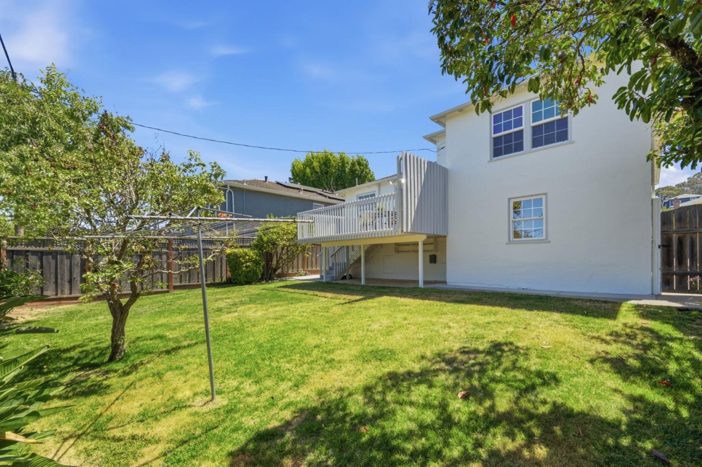 523 Iowa DR