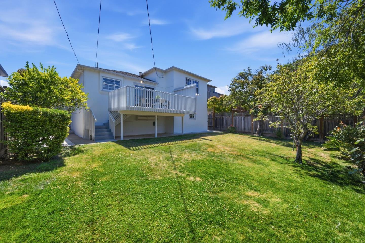 523 Iowa DR