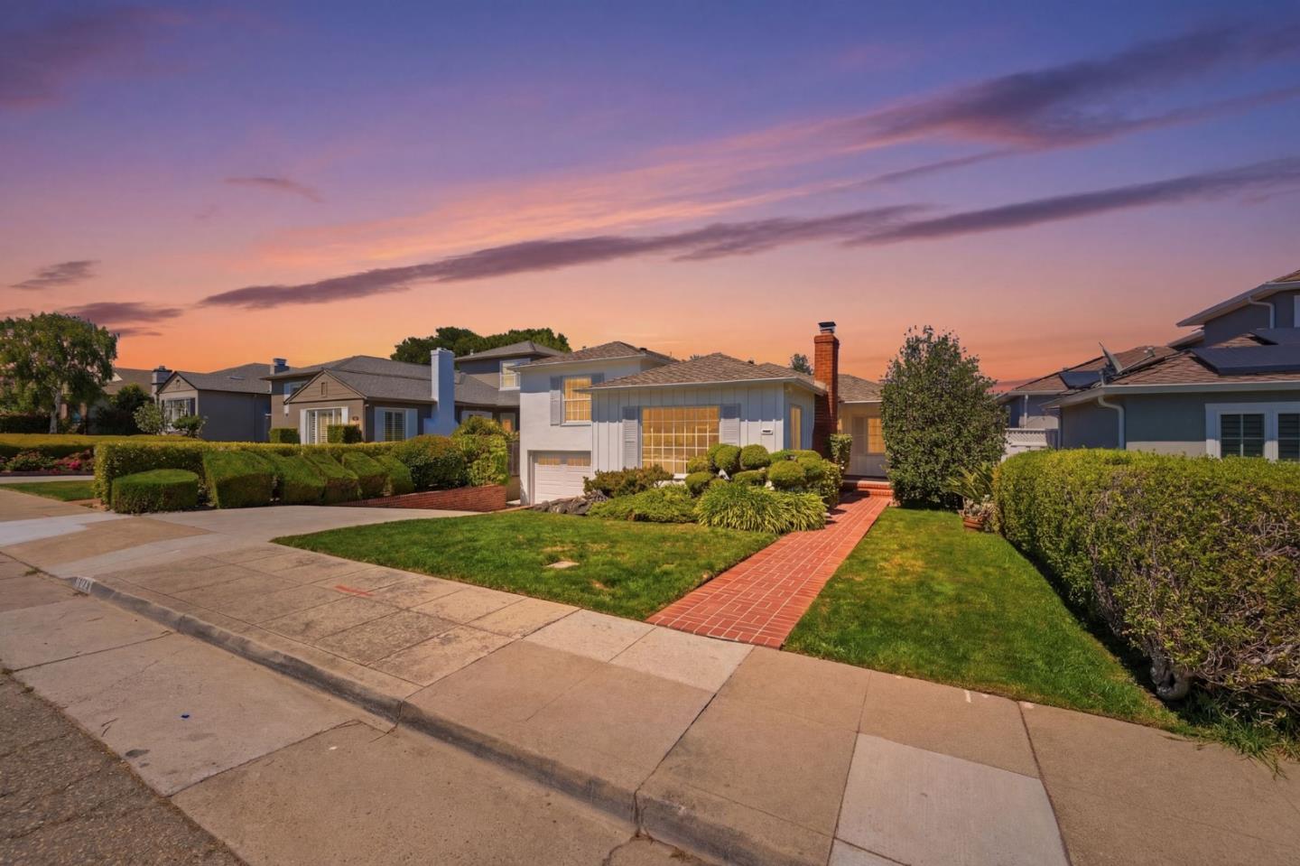 523 Iowa DR
