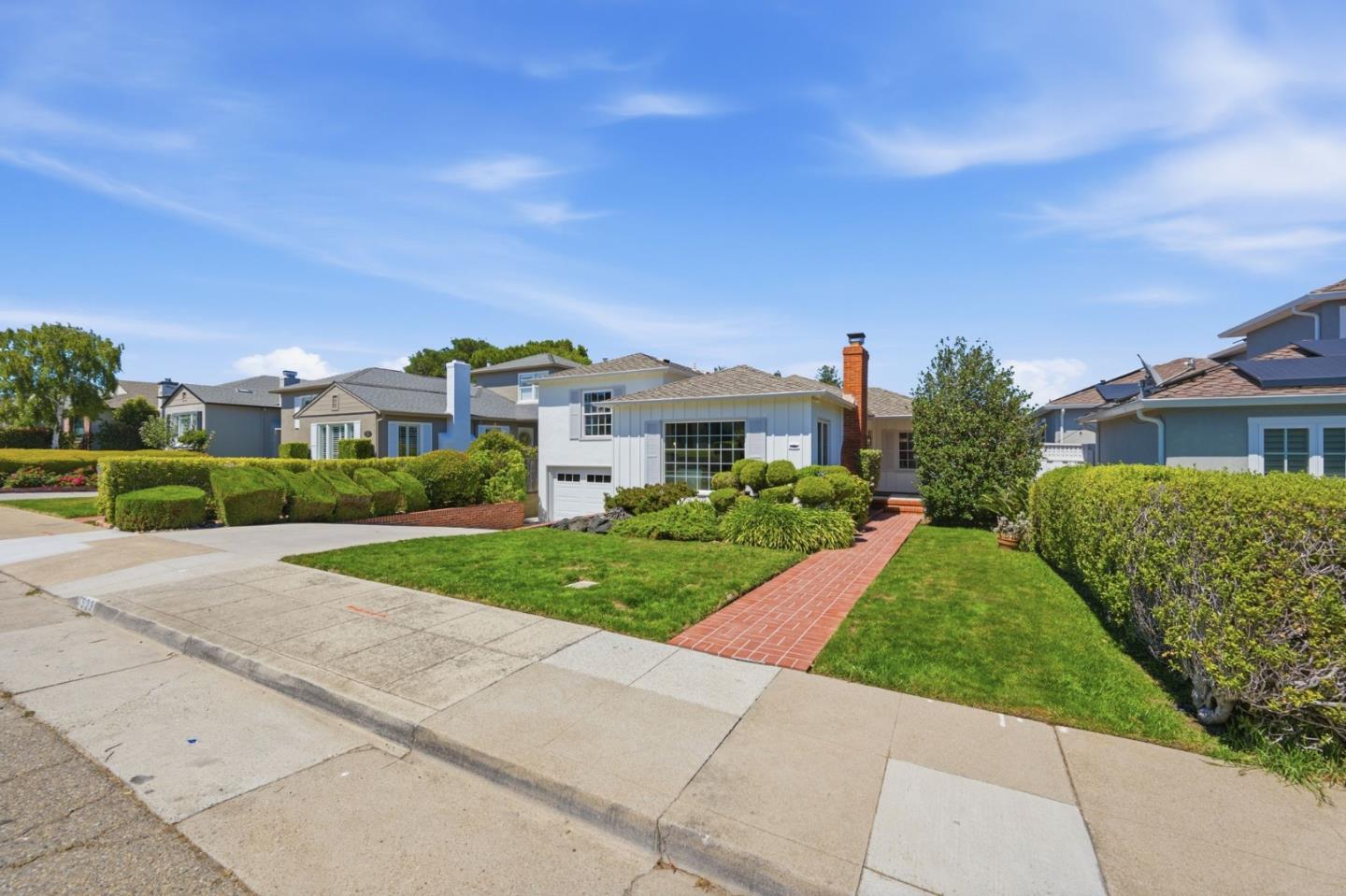 523 Iowa DR