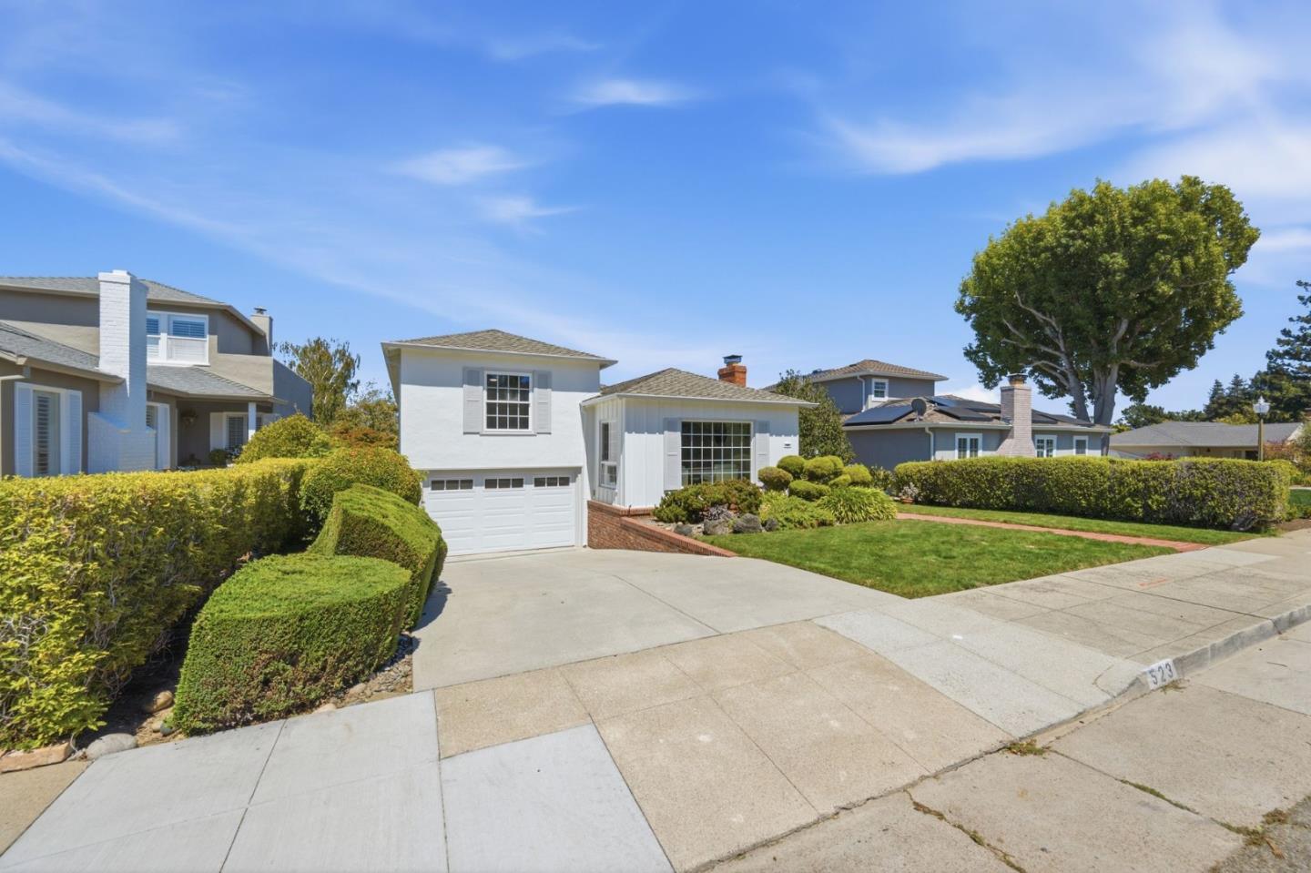 523 Iowa DR
