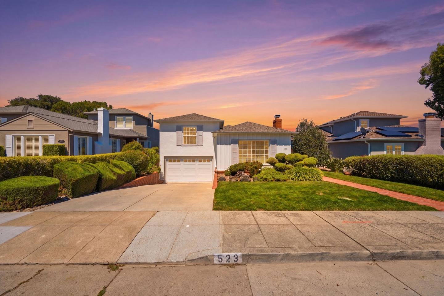 523 Iowa DR