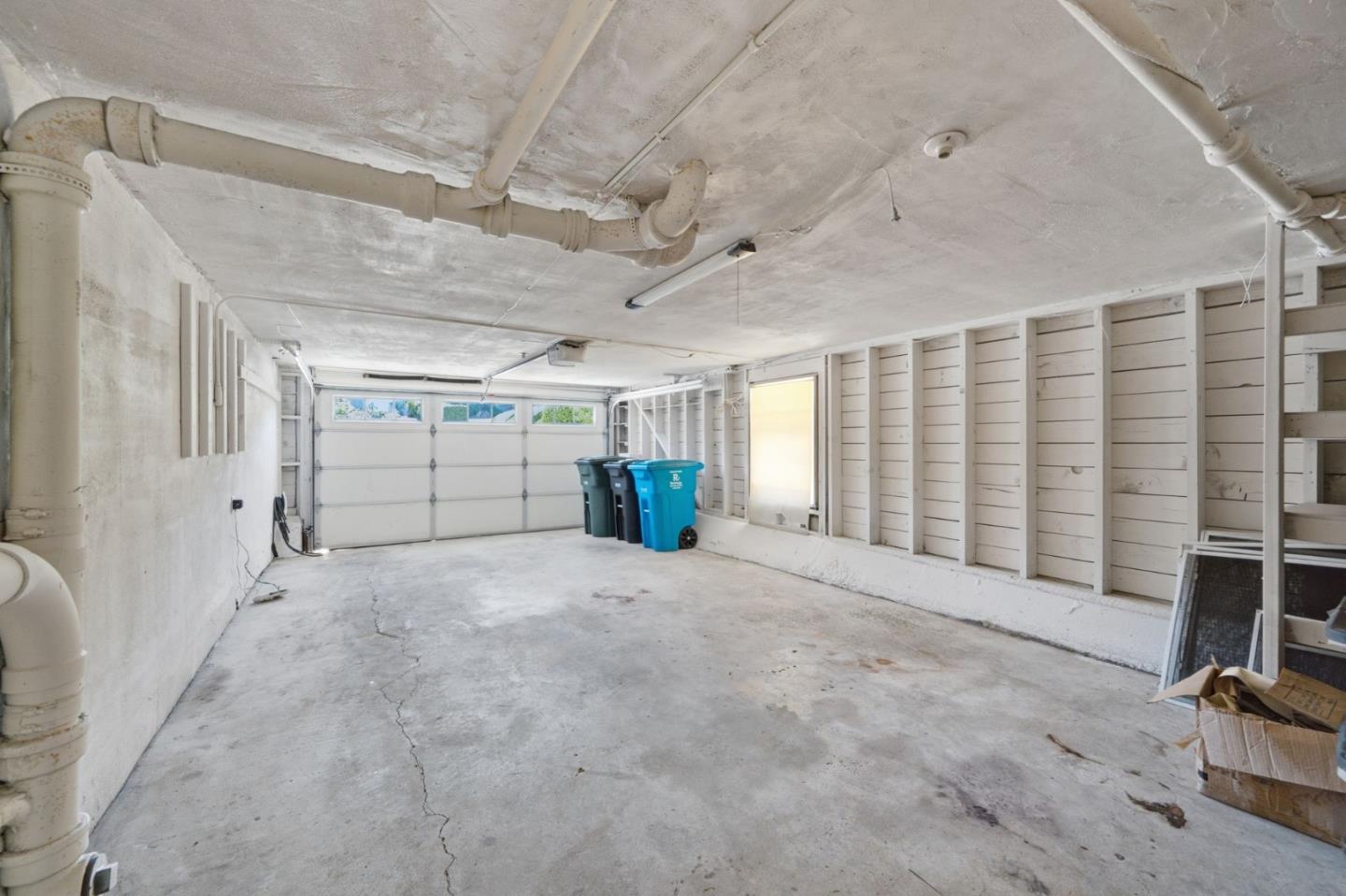 523 Iowa DR