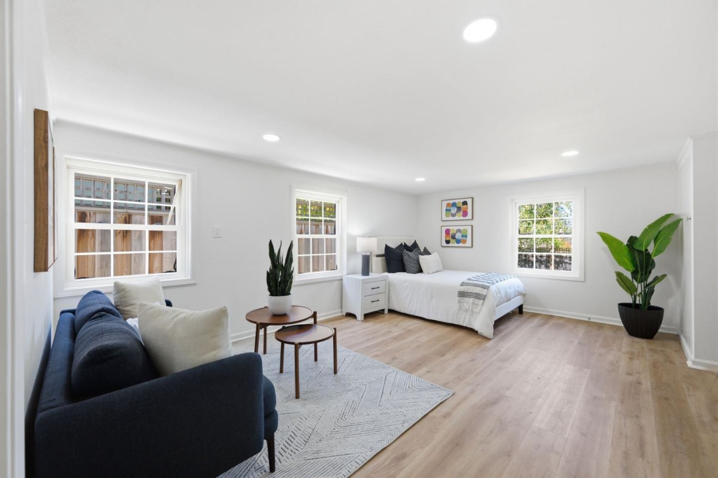 523 Iowa DR