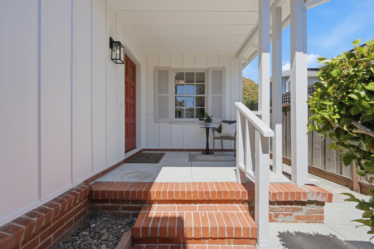 523 Iowa DR