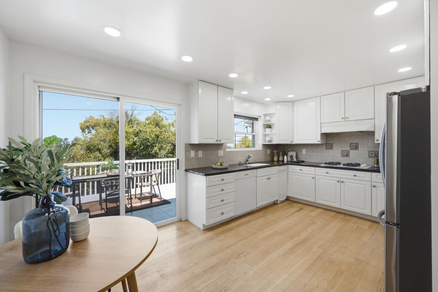 523 Iowa DR