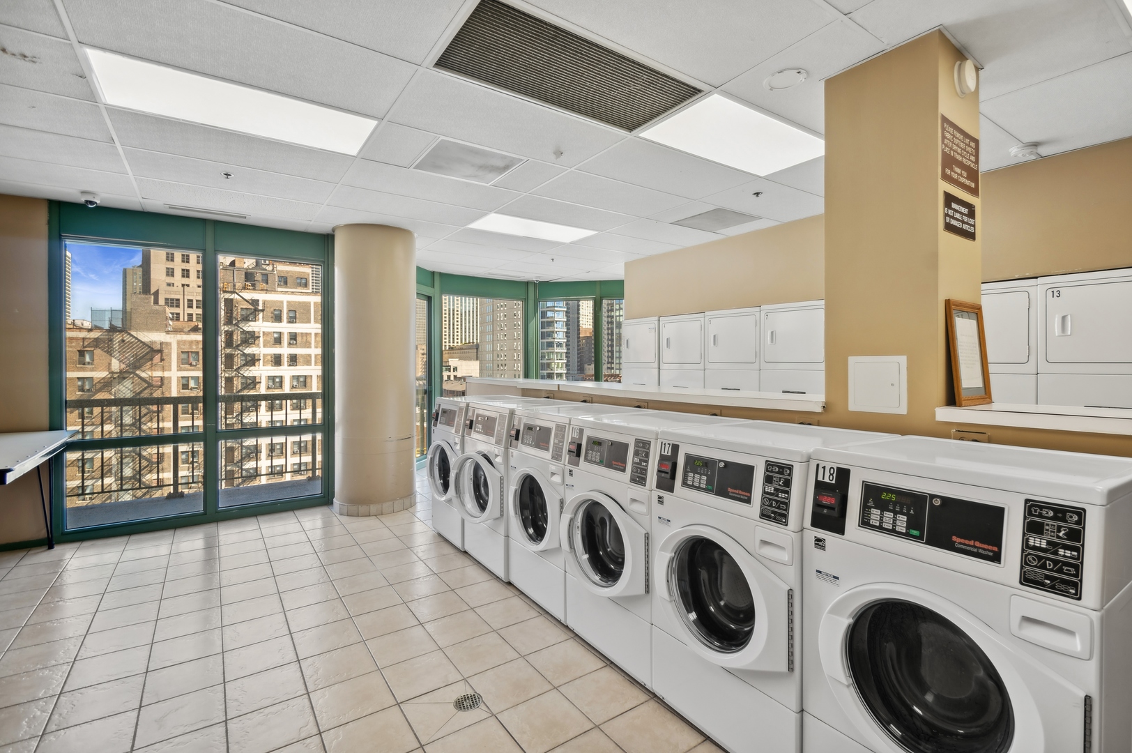 111 W MAPLE Street Unit: 2907