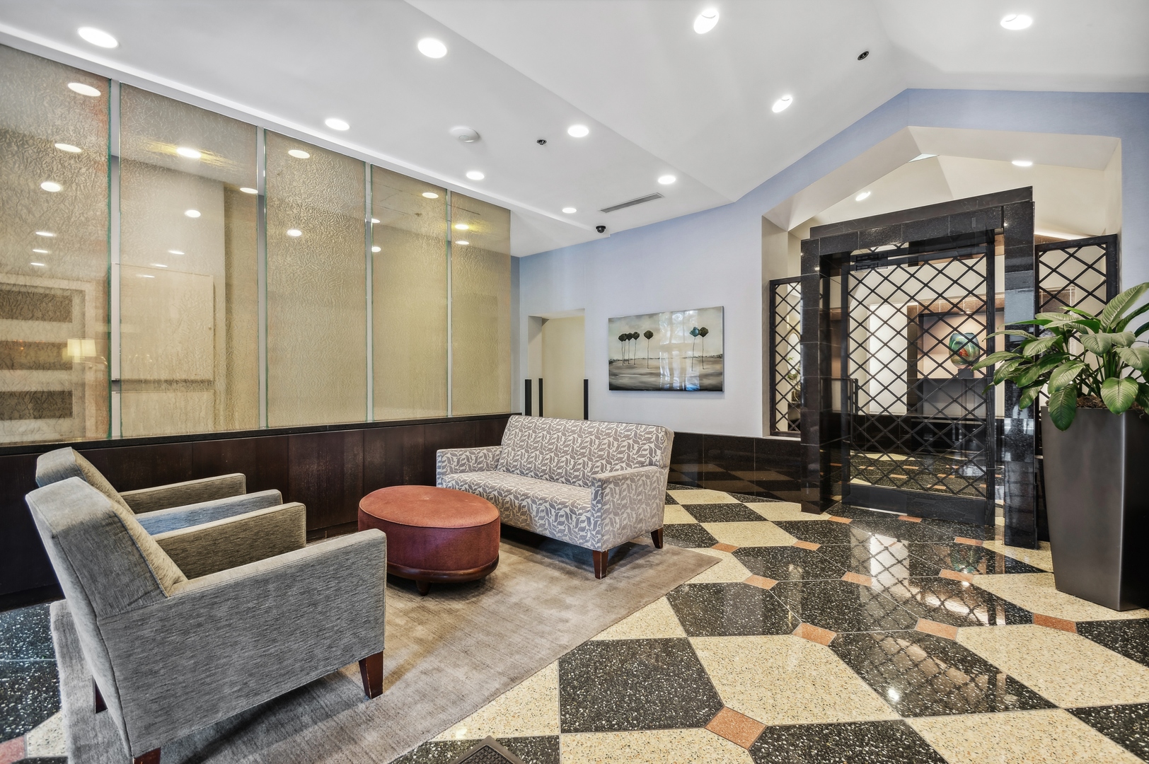 111 W MAPLE Street Unit: 2907