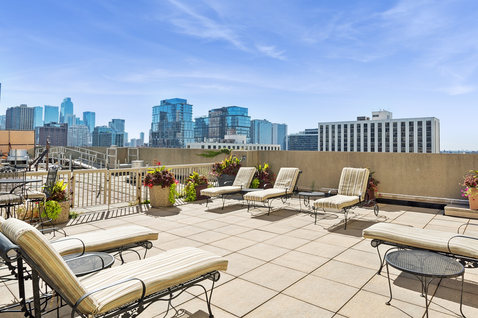 111 W MAPLE Street Unit: 2907