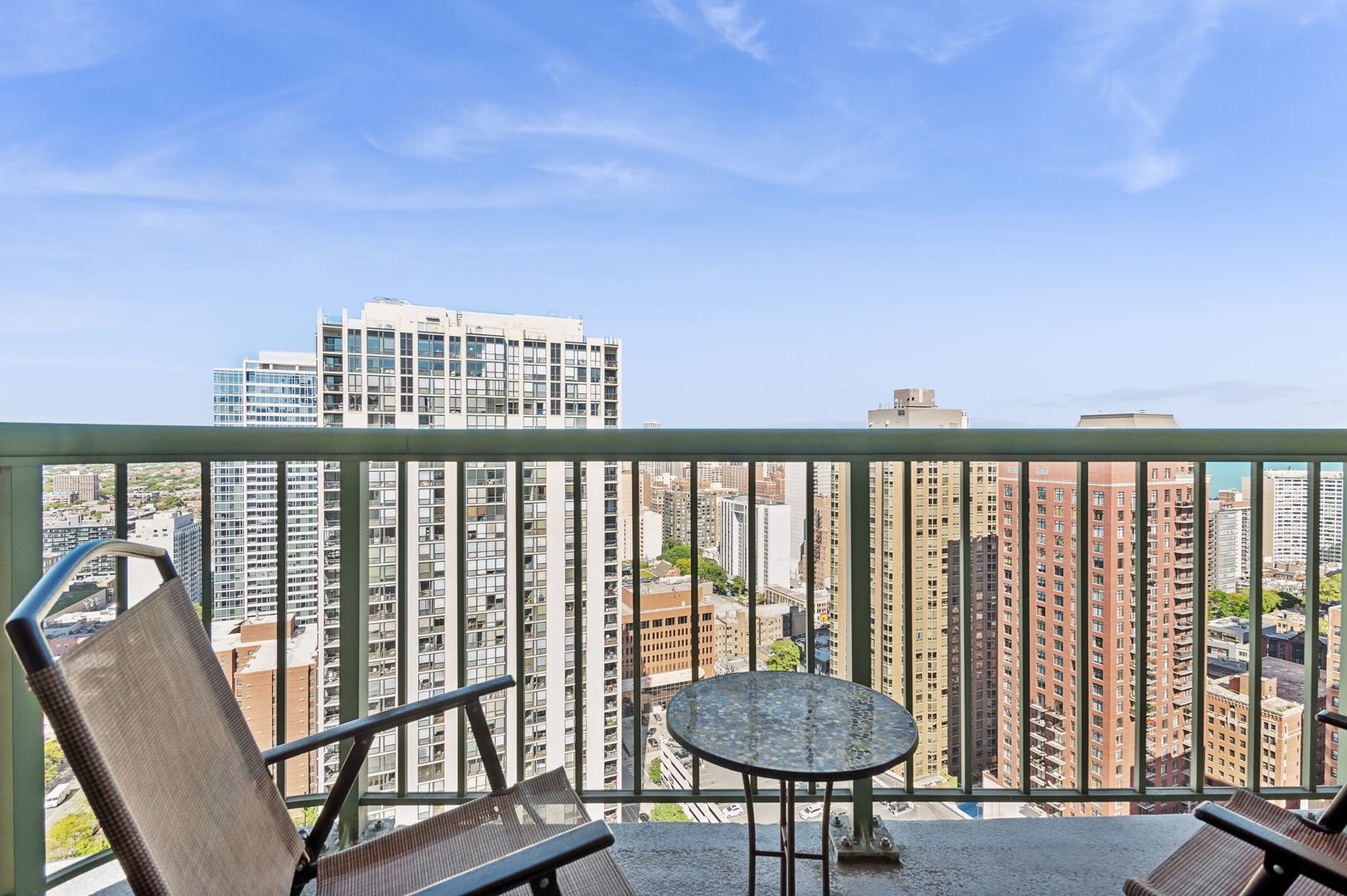 111 W MAPLE Street Unit: 2907