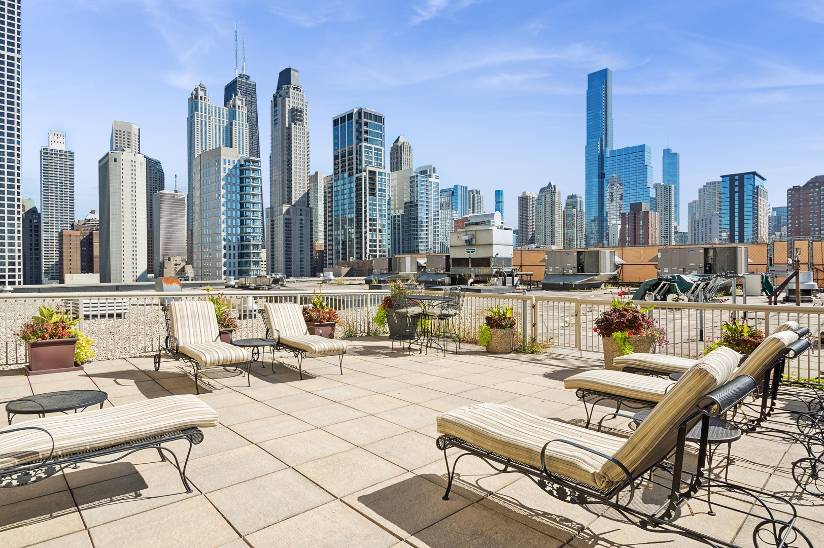 111 W MAPLE Street Unit: 2907