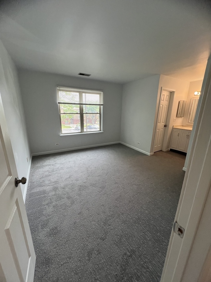 125 Glengarry Drive Unit: 8-301