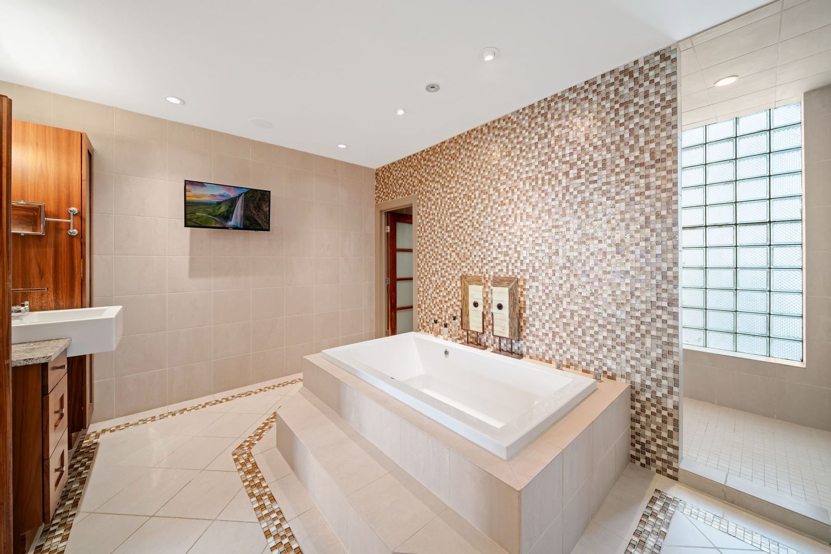3444 N Halsted Street Unit: PH