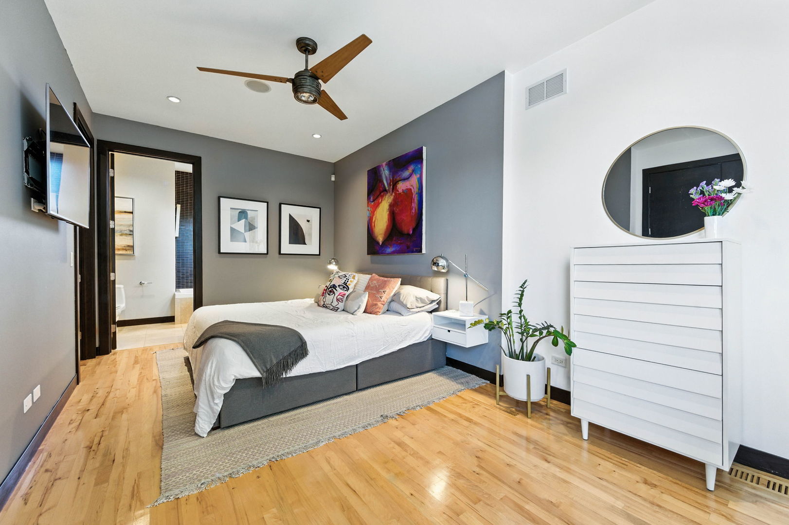 2130 W NORTH Avenue Unit: 303