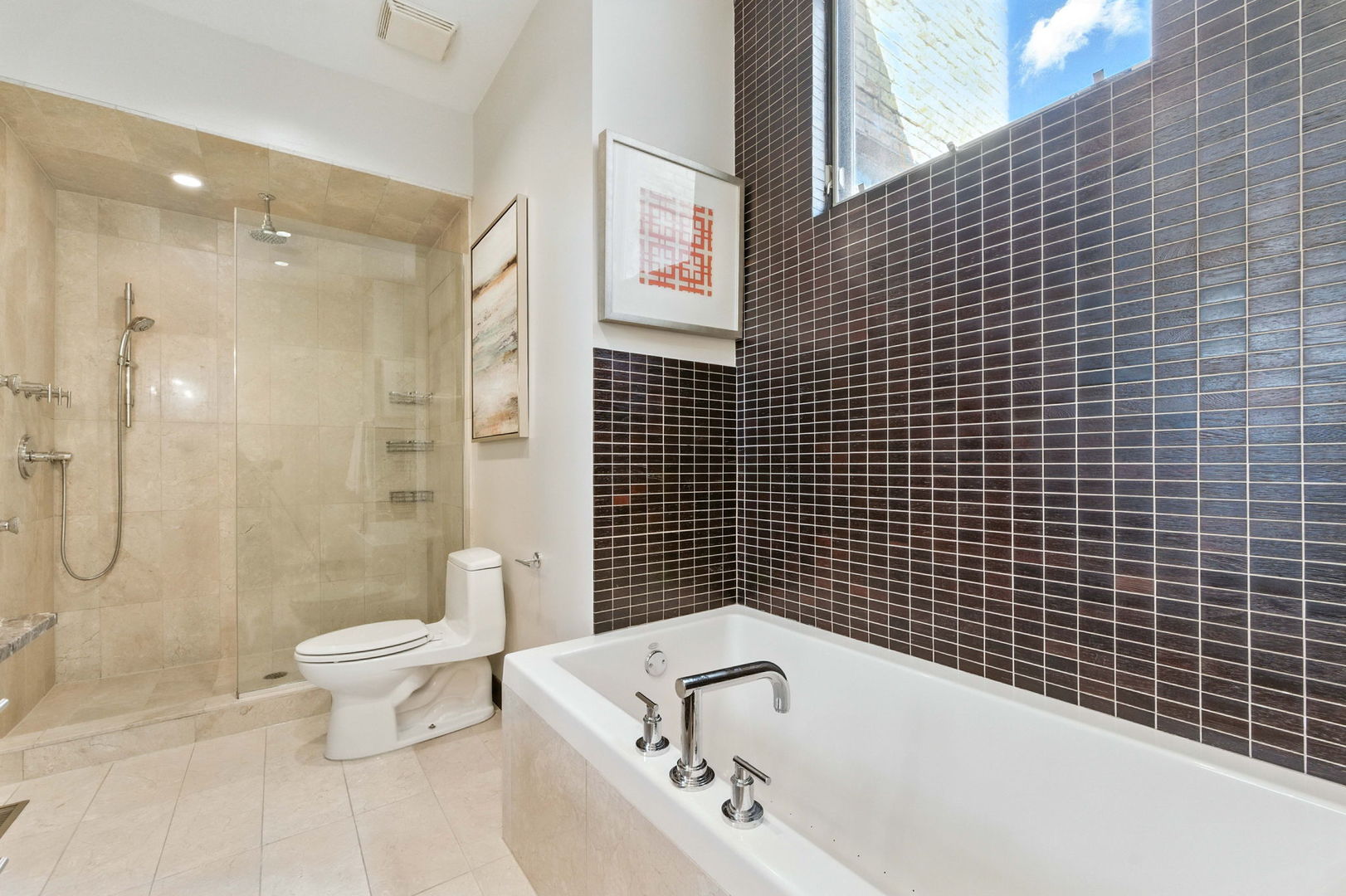 2130 W NORTH Avenue Unit: 303