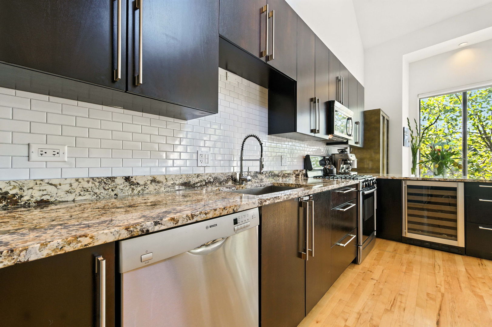 2130 W NORTH Avenue Unit: 303