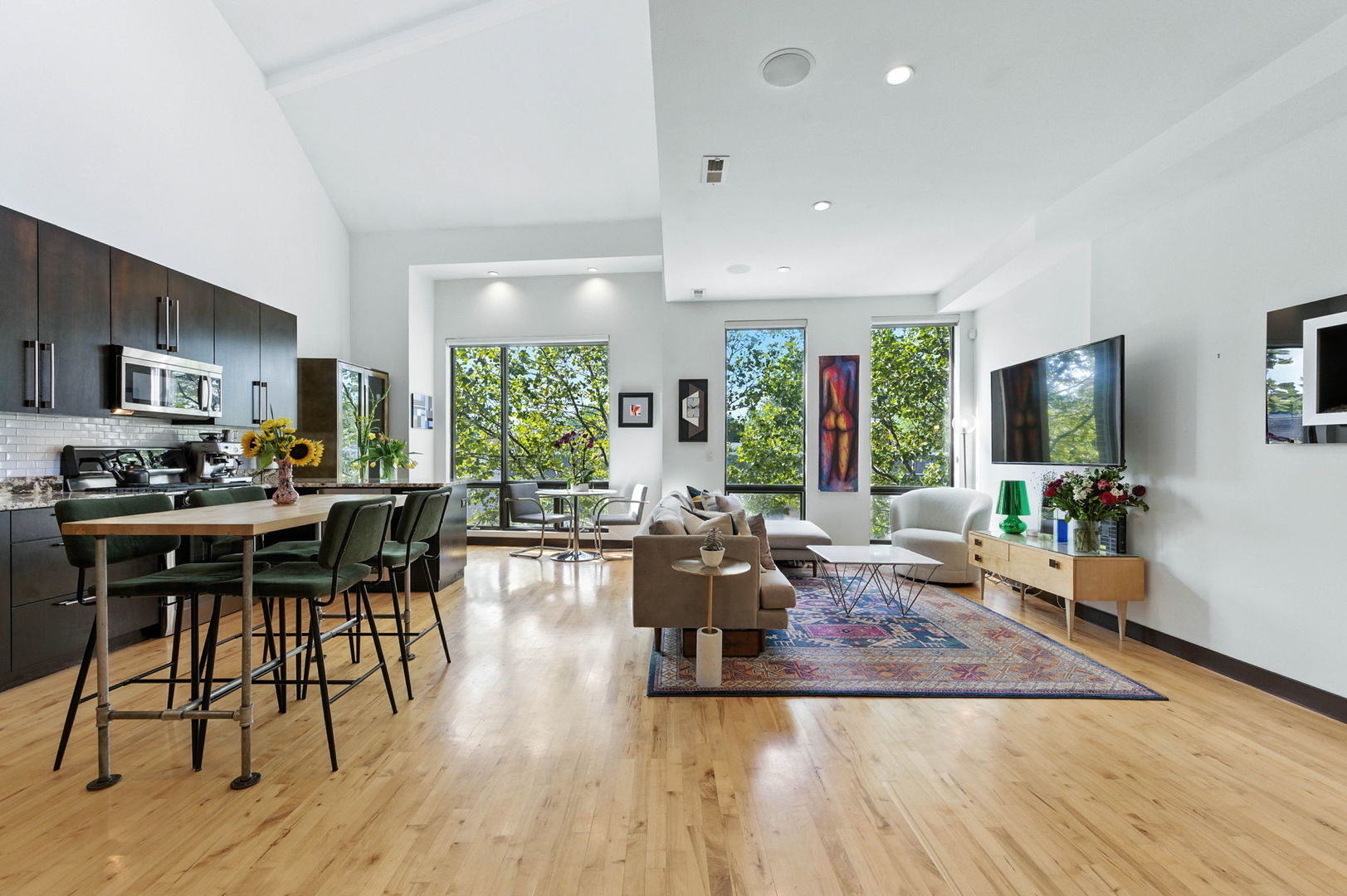 2130 W NORTH Avenue Unit: 303