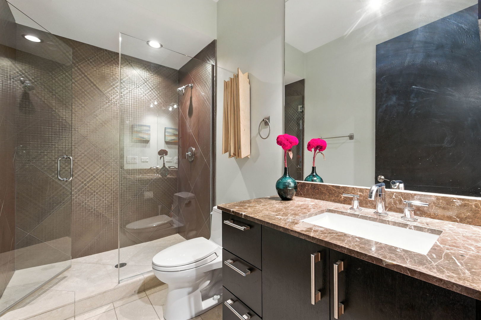 2130 W NORTH Avenue Unit: 303