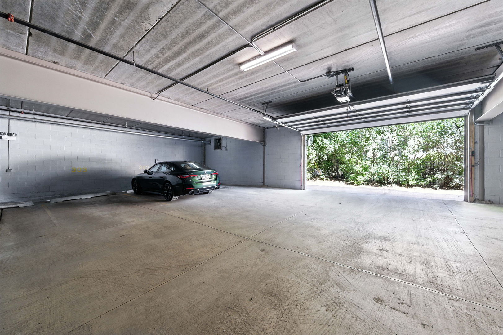 2130 W NORTH Avenue Unit: 303