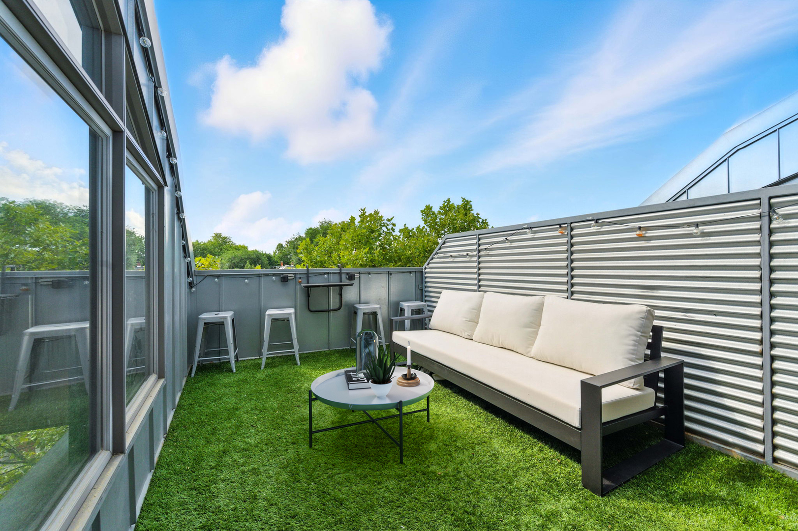 2130 W NORTH Avenue Unit: 303
