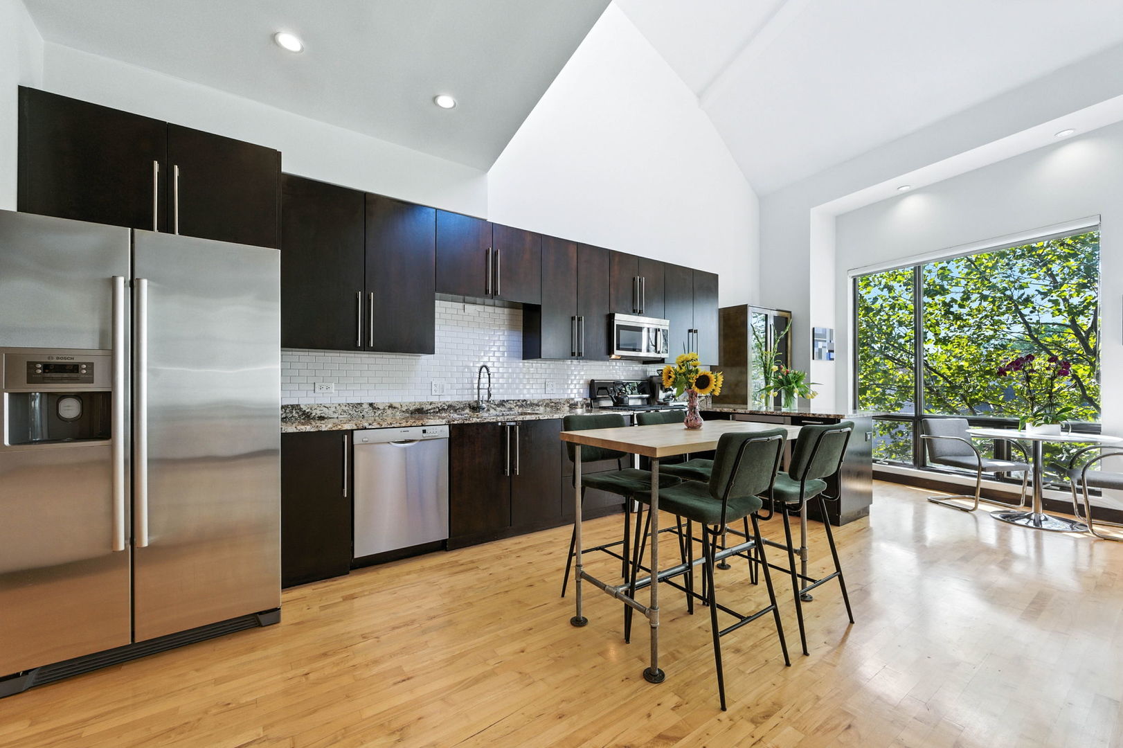 2130 W NORTH Avenue Unit: 303