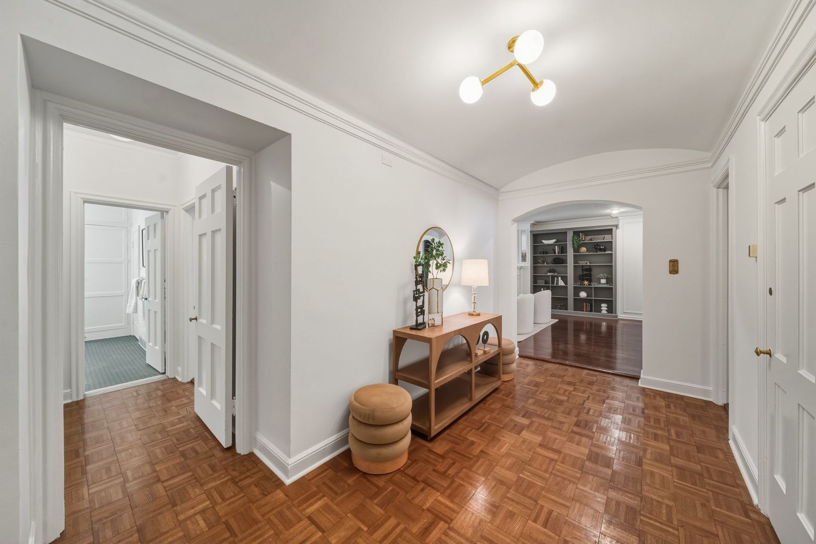 2912 N COMMONWEALTH Avenue Unit: 1A