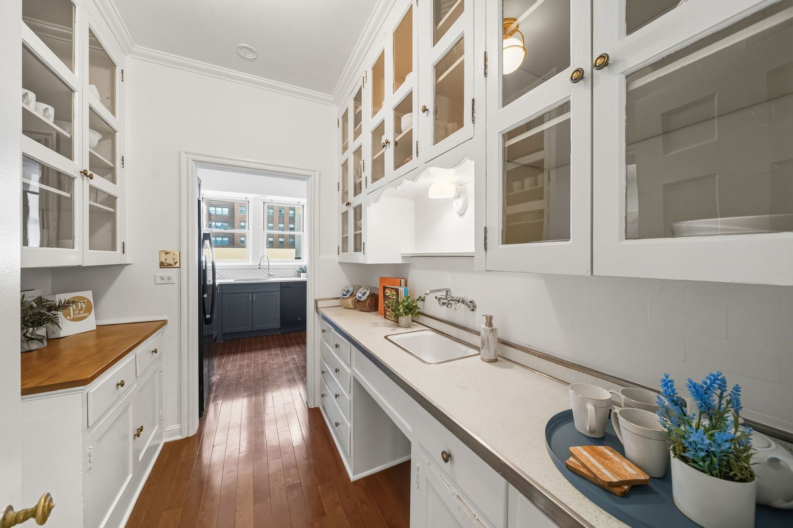 2912 N COMMONWEALTH Avenue Unit: 1A