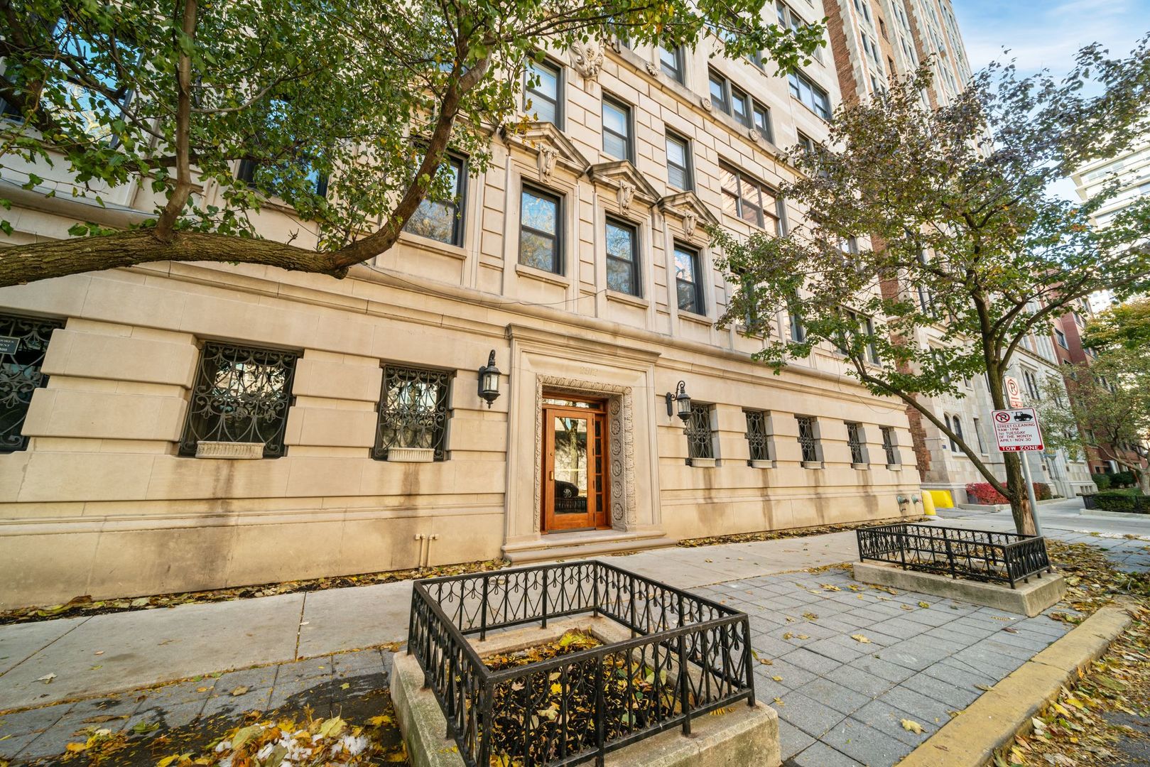 2912 N COMMONWEALTH Avenue Unit: 1A