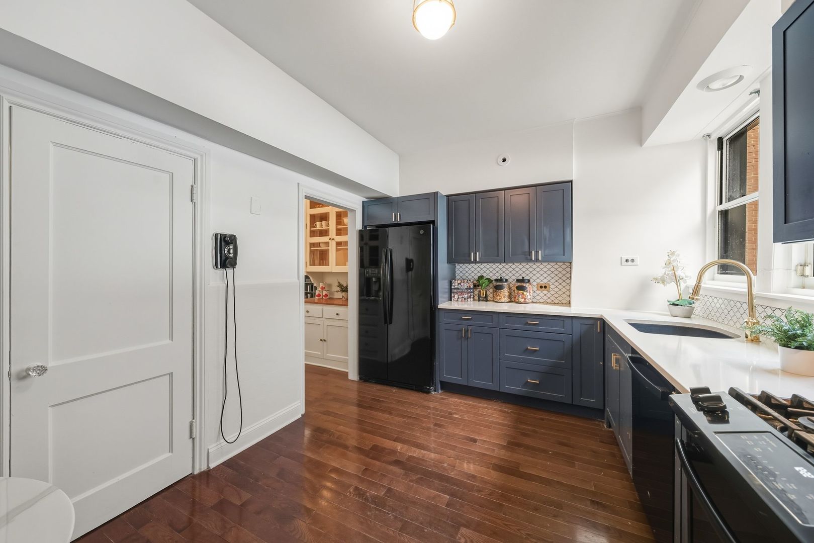 2912 N COMMONWEALTH Avenue Unit: 1A