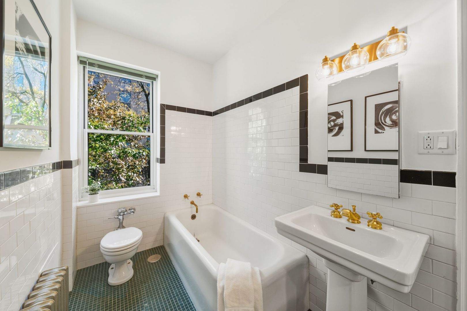 2912 N COMMONWEALTH Avenue Unit: 1A