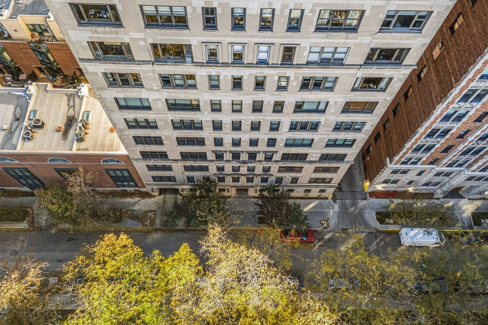 2912 N COMMONWEALTH Avenue Unit: 1A