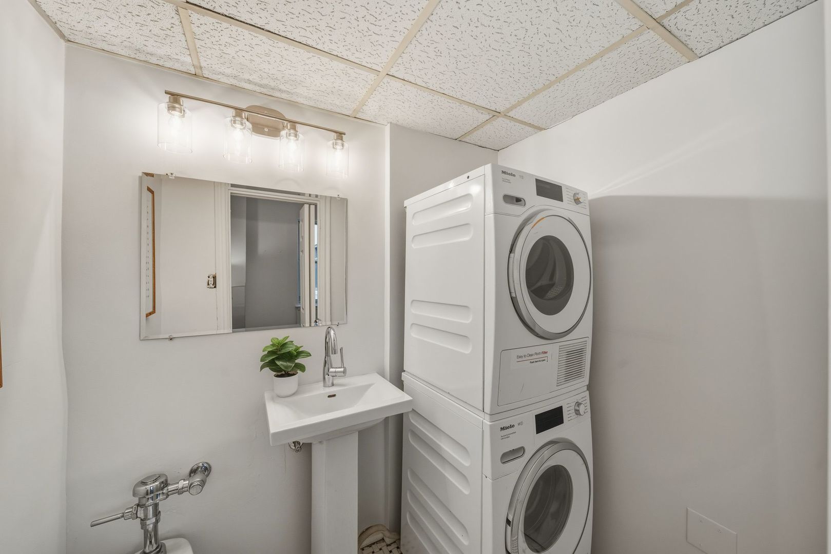 2912 N COMMONWEALTH Avenue Unit: 1A