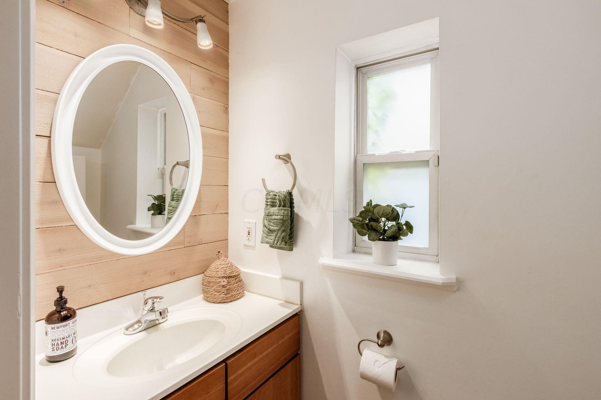 1112 Perry Street, B