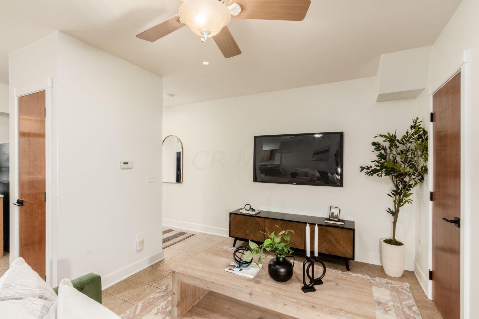 1112 Perry Street, B