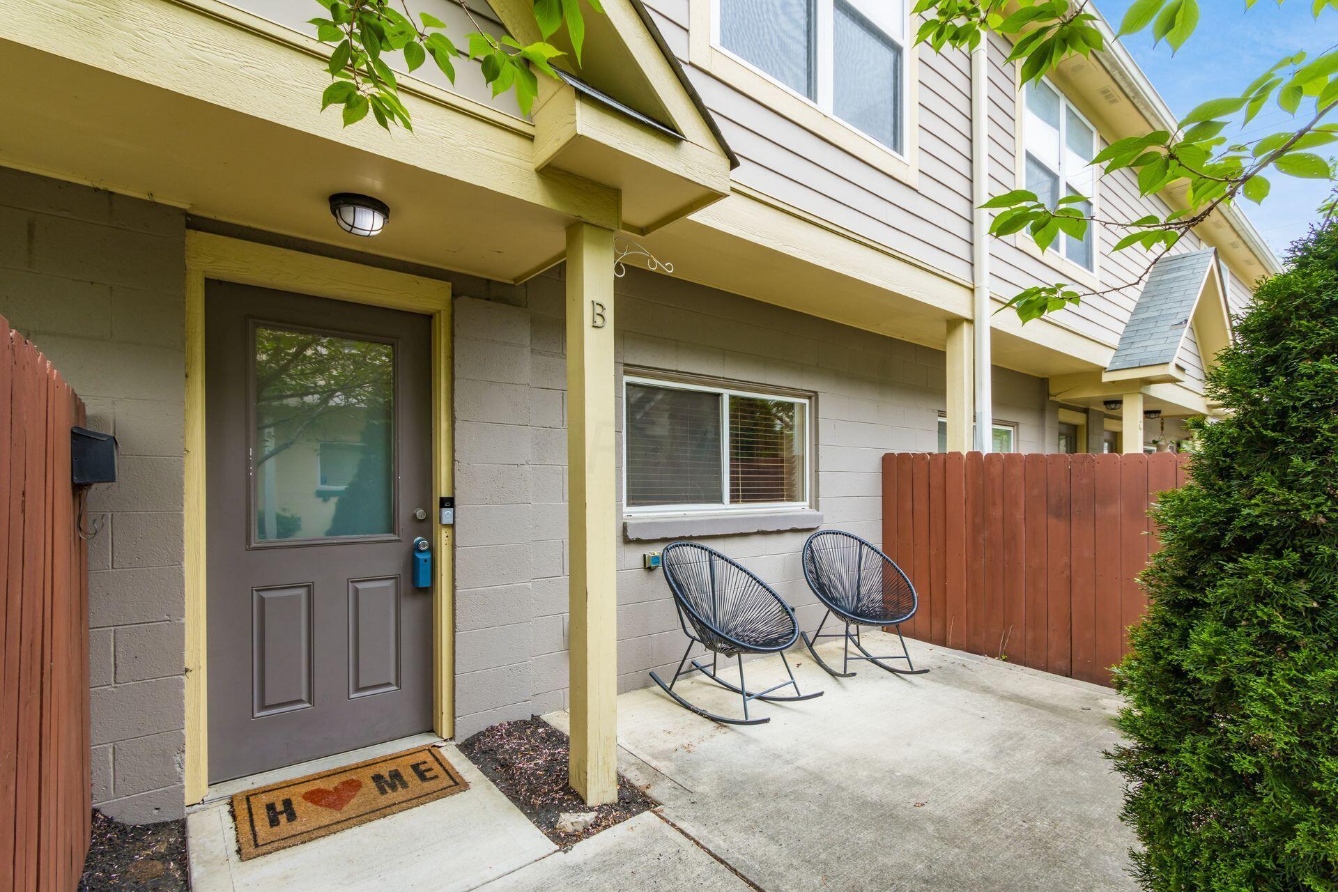 1112 Perry Street, B