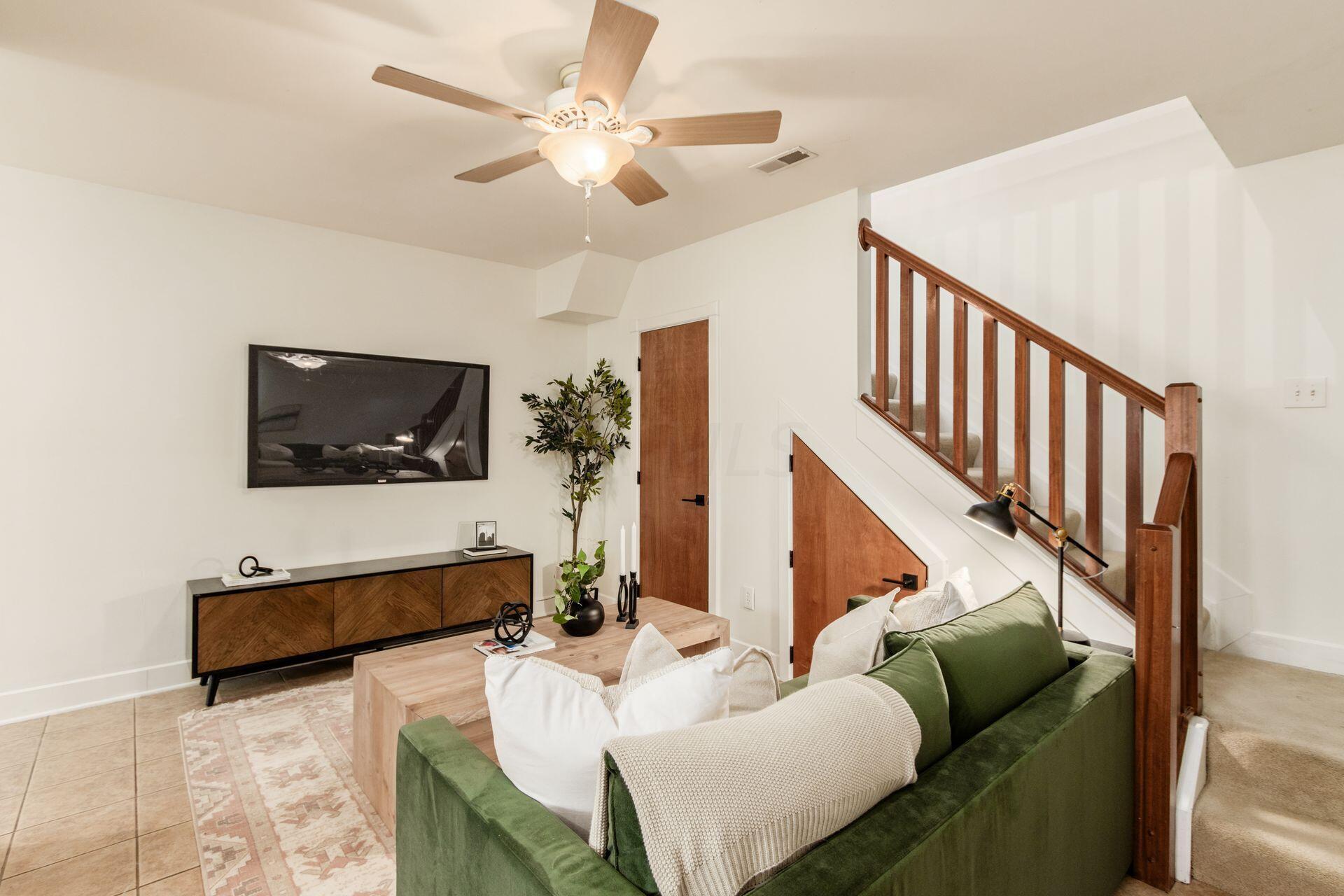 1112 Perry Street, B