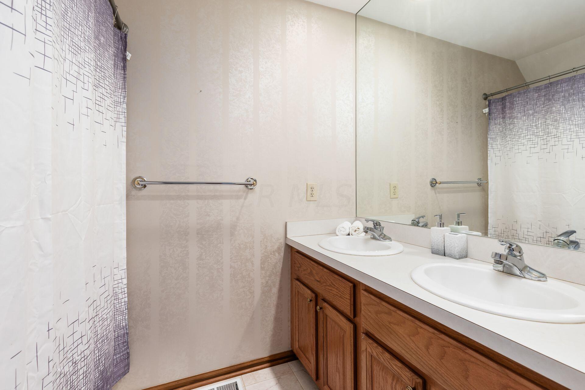 8453 Greenside Drive