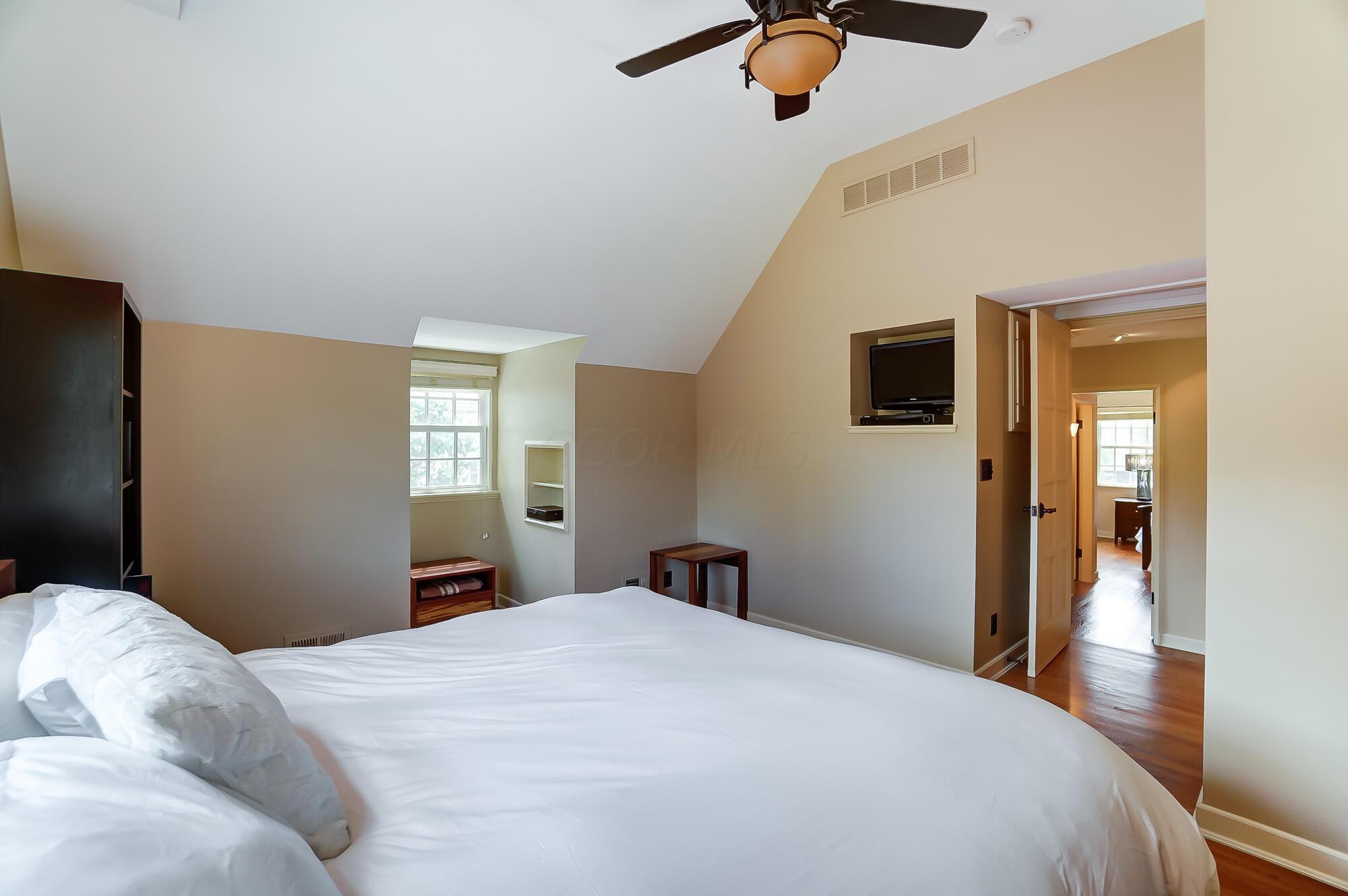 1874 Collingswood Road