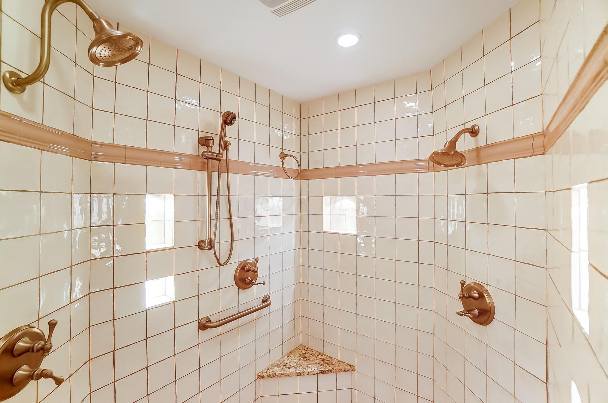 1874 Collingswood Road