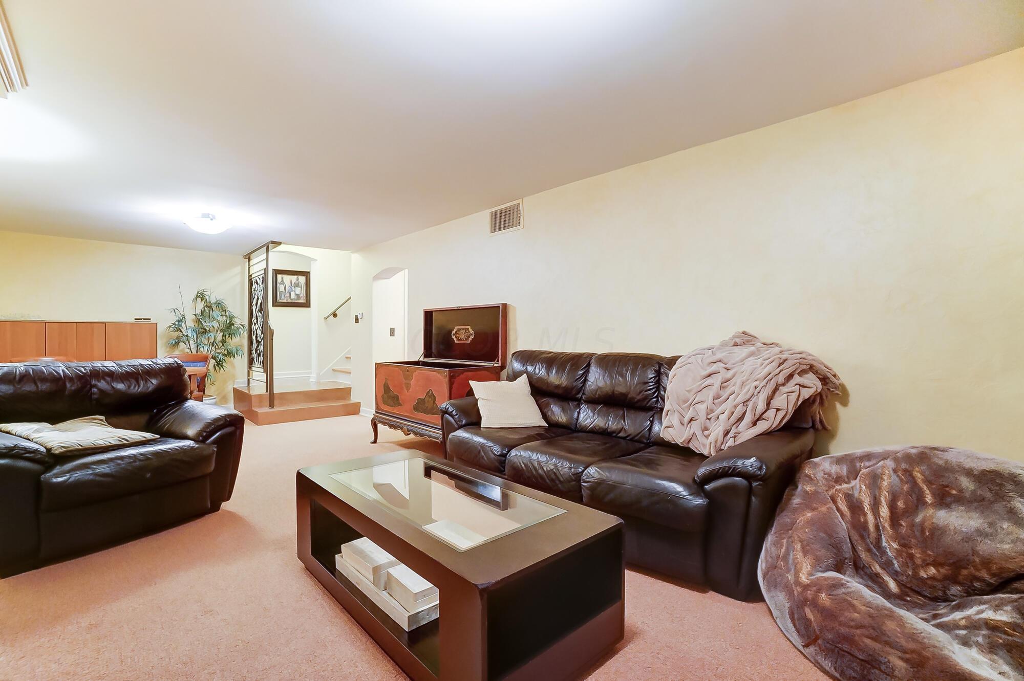 1874 Collingswood Road