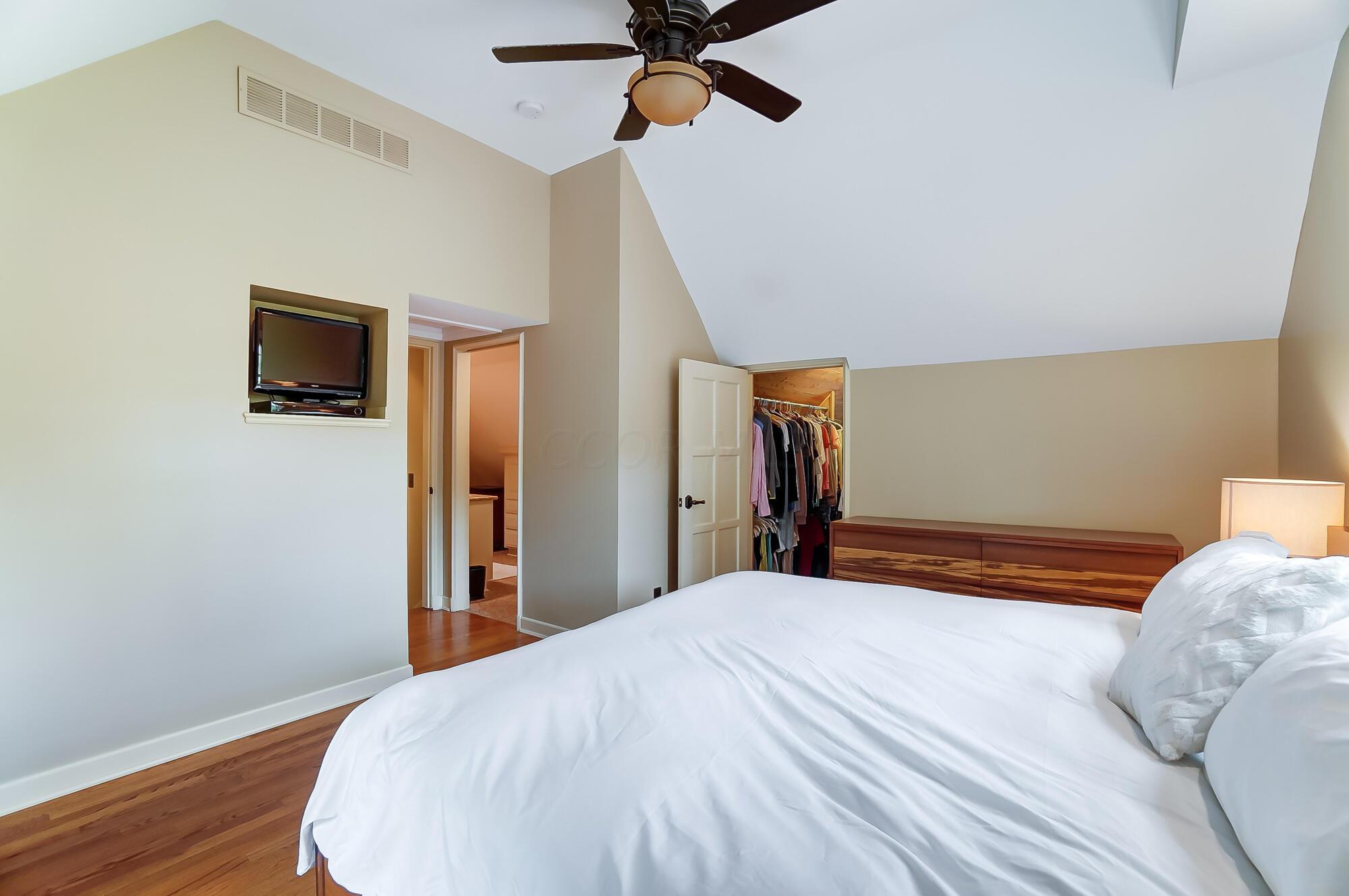 1874 Collingswood Road