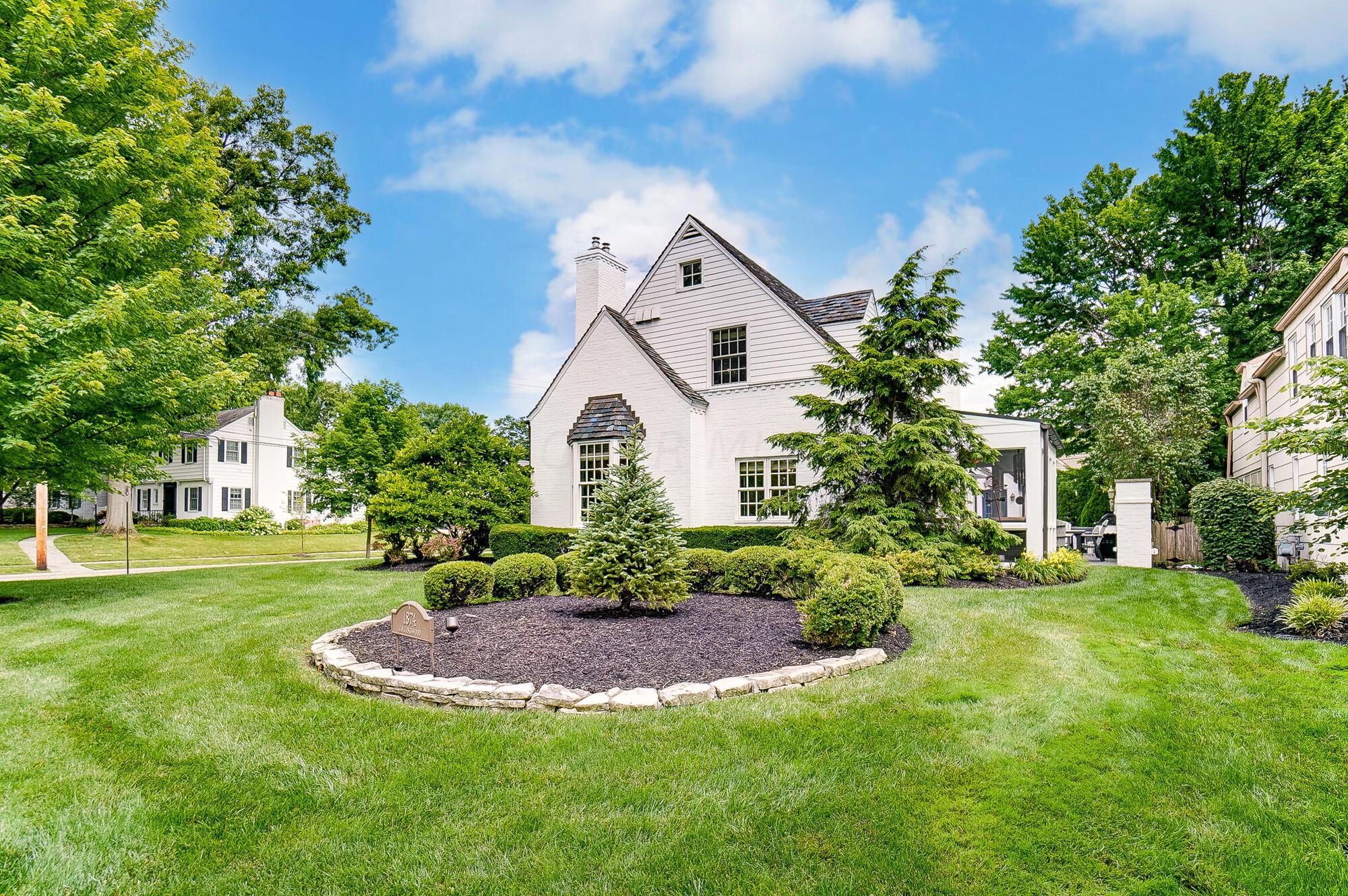 1874 Collingswood Road