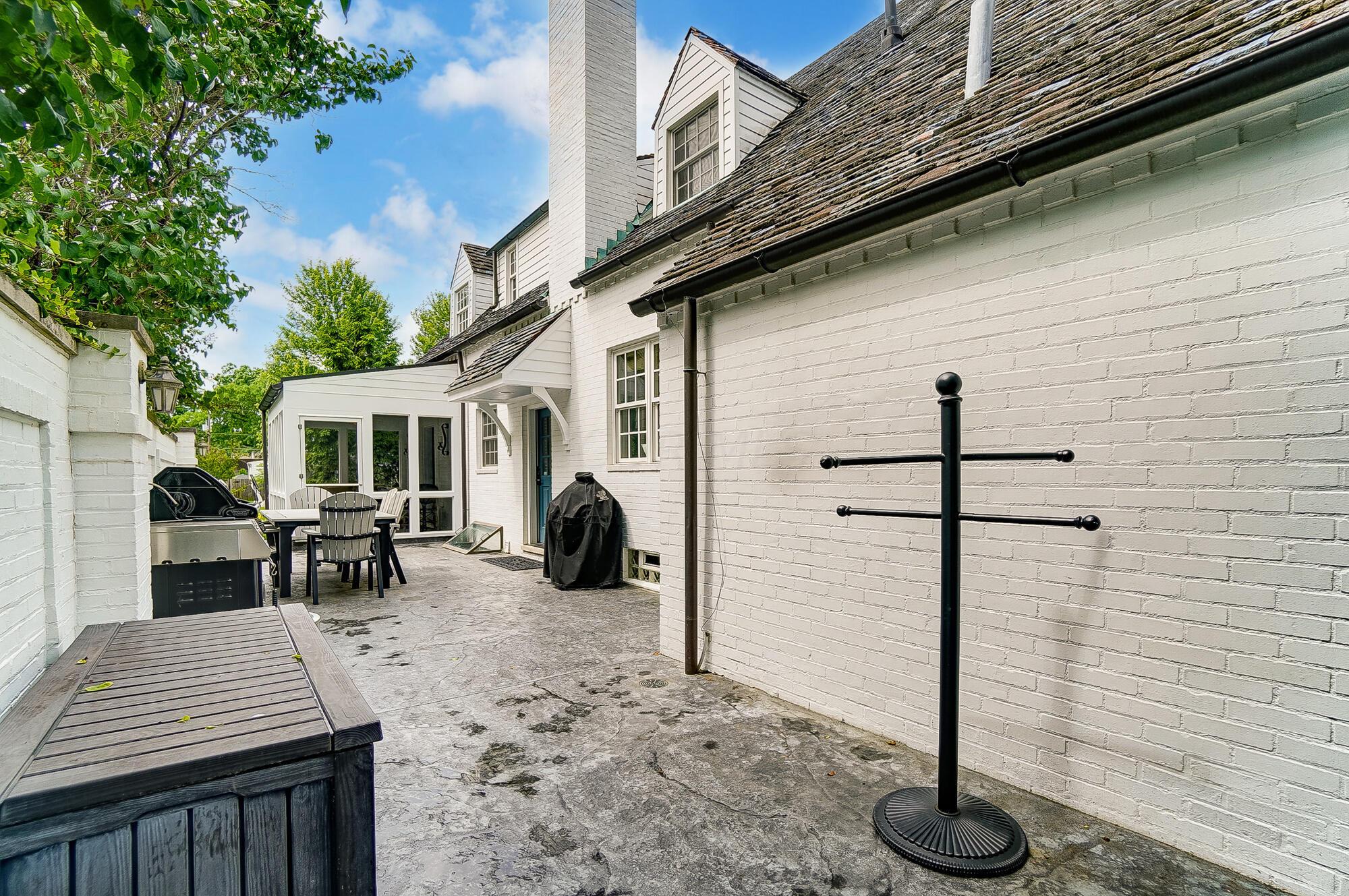 1874 Collingswood Road